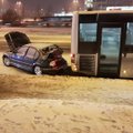 ФОТО и ВИДЕО: Возле Lasnamäe Centrum столкнулись легковушка и автобус