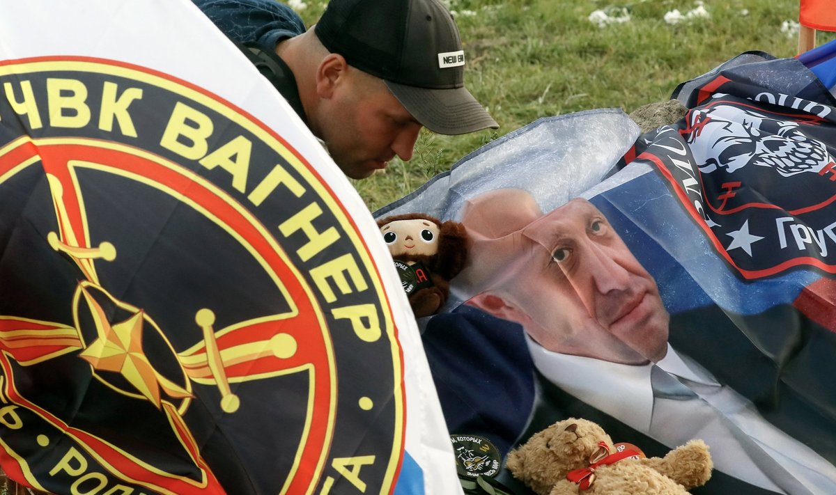 POTSATAJA JA PRIGOŽIN: Peterburisse, endise Wagneri kontori lähistele on tekkinud mitteametlik Prigožini mälestuspaik.