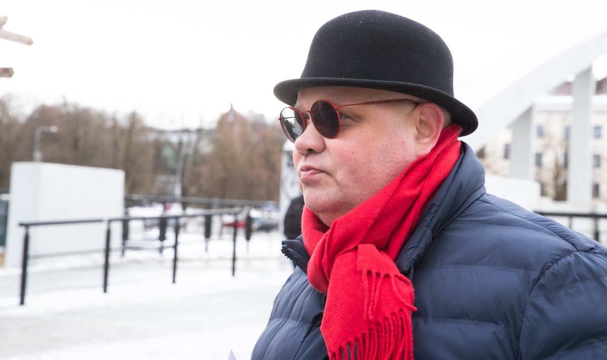 Kui kaks aastat tagasi valiti Tartu linnakirjanikku, põhjendas komisjon, et sellesse rolli on vaja uut boheemlaslikku huumorit, mida just Paavo Matsin esindab. 