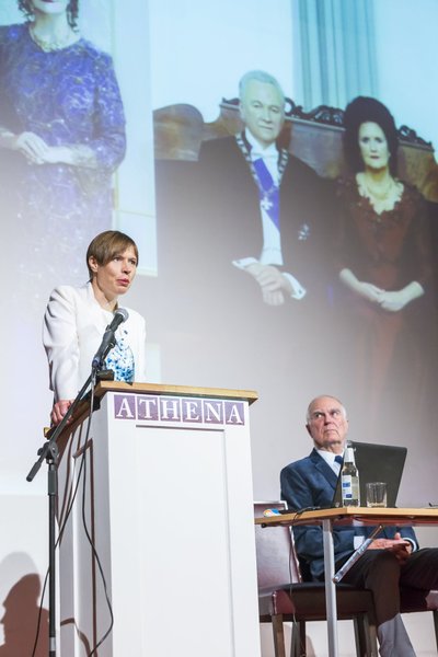 Kersti Kaljulaid ja Indrek Toome president Rüütli juubelikonverentsil.