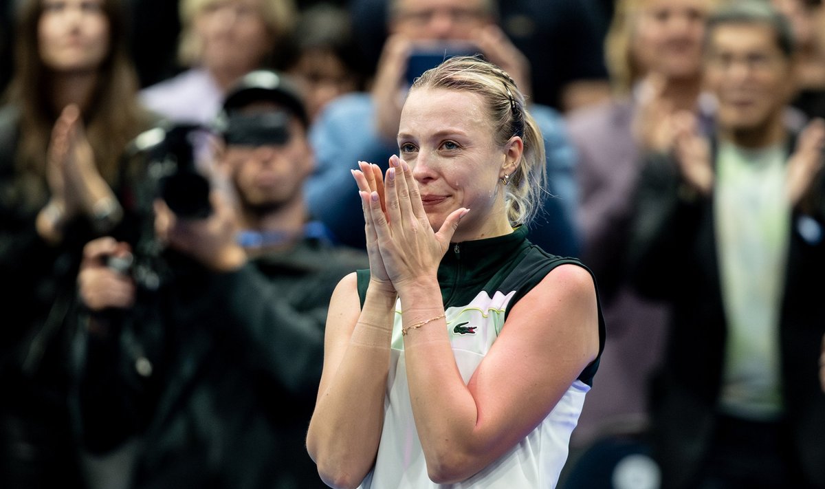 Anett Kontaveit Tondiraba jäähallis toimunud lahkumismängus. 