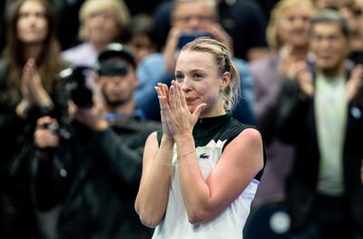 Eesti läbi aegade edukaima tennisisti Anett Kontaveidi lahkumismäng Ons Jabeuri vastu lõppes pisaratega.