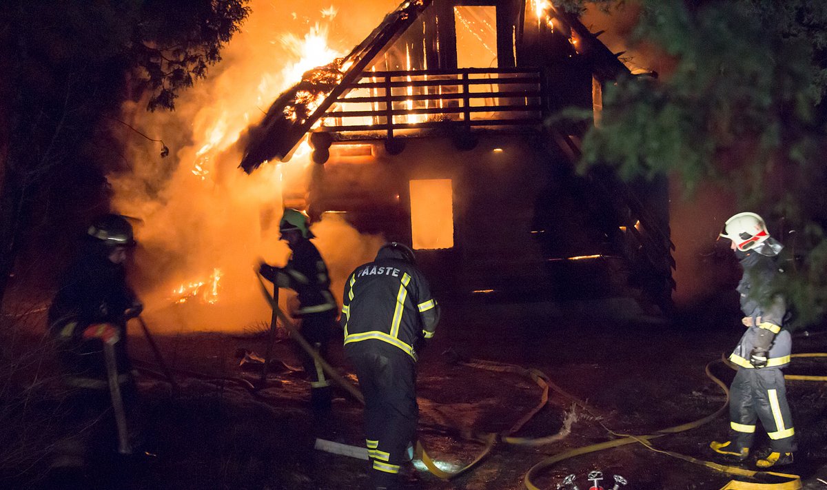 Lahetaguse külas põles uusaasta öösel turismitalule kuuluv hoone maani maha