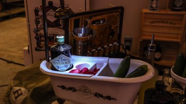 ФОТО | Один меняет цвет, другой - острый на вкус. Смотрите, какие интересные виды джина продаются в Эстонии