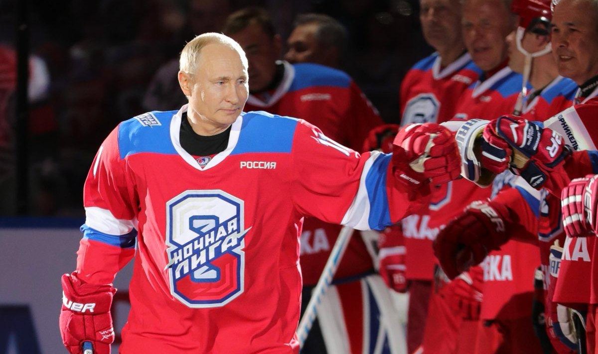 Путин в свитере „ночной хоккейной лиги“