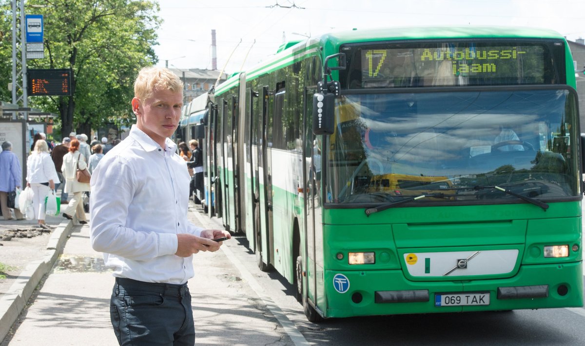 Timo Moorast leidis oma Tallinna tehnikaülikoolis tehtud lõputöös, et pealinna bussiliinide graafikud tuleks üle vaadata. Näiteks liin number 17 jääb sageli just fotol olevasse Tüve peatusesse hiljaks.