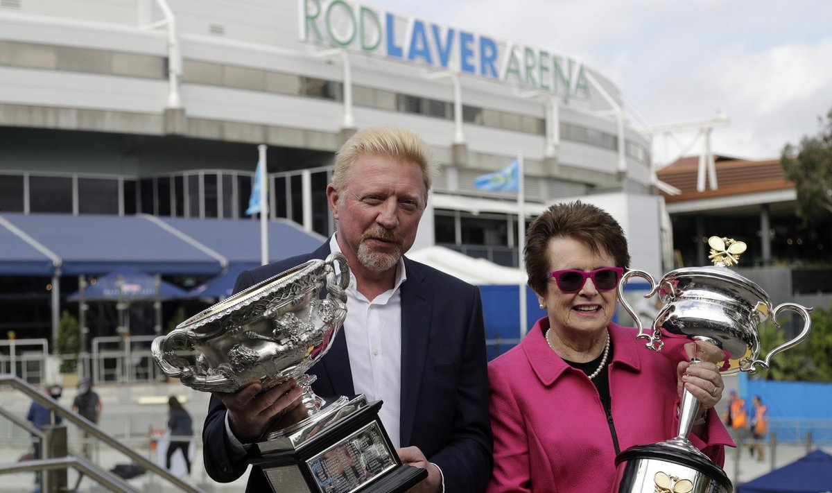 Boris Becker poseerimas Australian Openi võidukarikaga