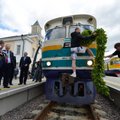 FOTOD: Valgas ehiti presidendi rong tammepärja ja lipuga