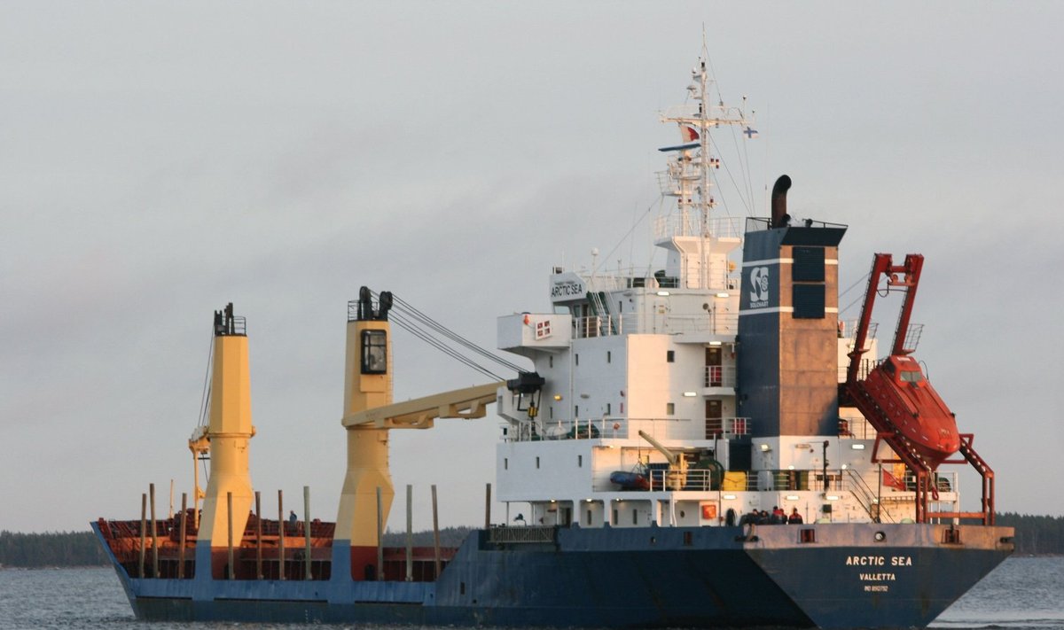 Kaubalaev Arctic Sea kaaperdati 2009. aastal Rootsi vetes. Vene võimud said laeva taas oma kontrolli alla alles mitu nädalat hiljem.