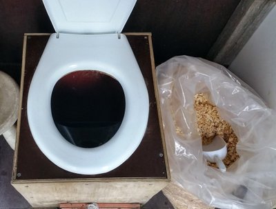 Saepuru on eelistatuim kattematerjal kuivkäimlas.