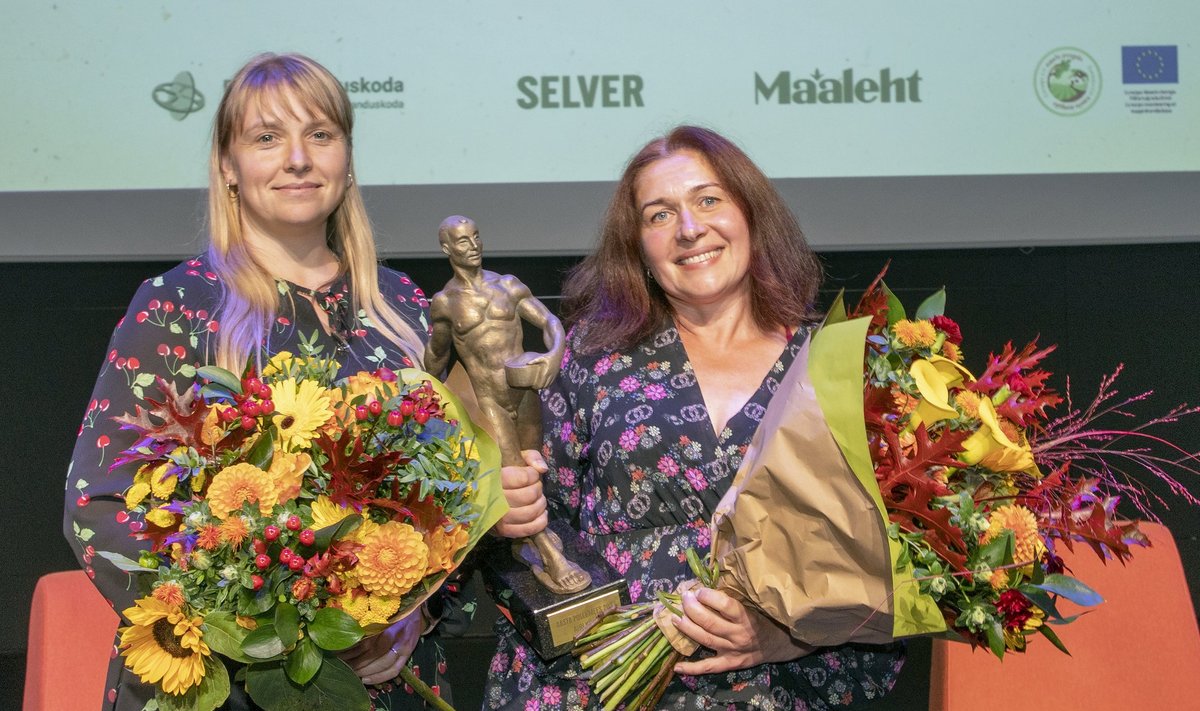 Mullune konkurss tõi kõrgemad võidud naistele. Pildil rahvapõllumees Mirjam Pikkmets ja aasta põllumees Airi Külvet auhinnatseremoonial.        
