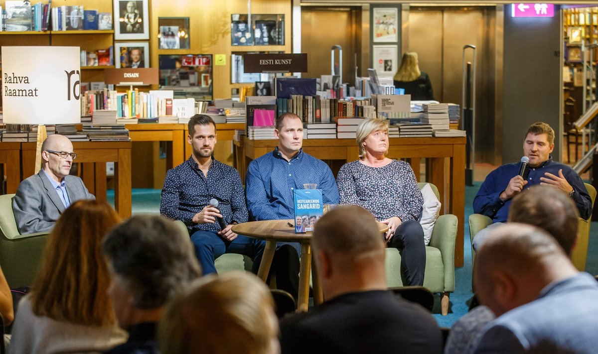 Raamatu autor Deivil Tserp (vasakul) ja tema kõrval Eesti heiteareenide sangarid Magnus Kirt, Gerd Kanter, Eha Rünne ja Ants Kiisa.