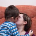 Millal peaksid vanemad lapse suule musitamise lõpetama? Psühholoog manitseb: sellega ei tohi isegi algust teha!