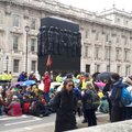 DELFI LUGEJA FOTOD | Kliimaaktivistid alustasid Londonis üritusi kesklinna ummistamiseks kaheks nädalaks