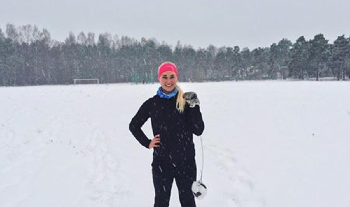 Anna Maria Orel TTÜ staadionil novembrikuu alguses, mil erinevalt tänasest oli maas paks lumi.