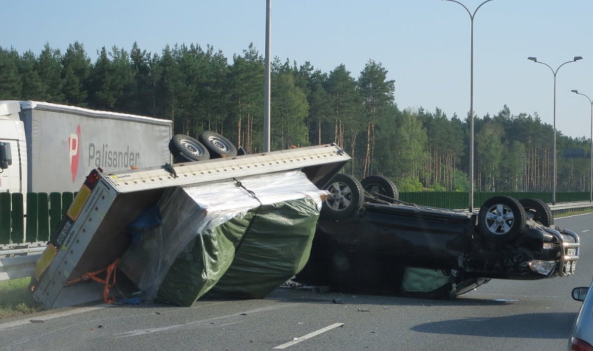 Õnnetus Poolas maanteel S8