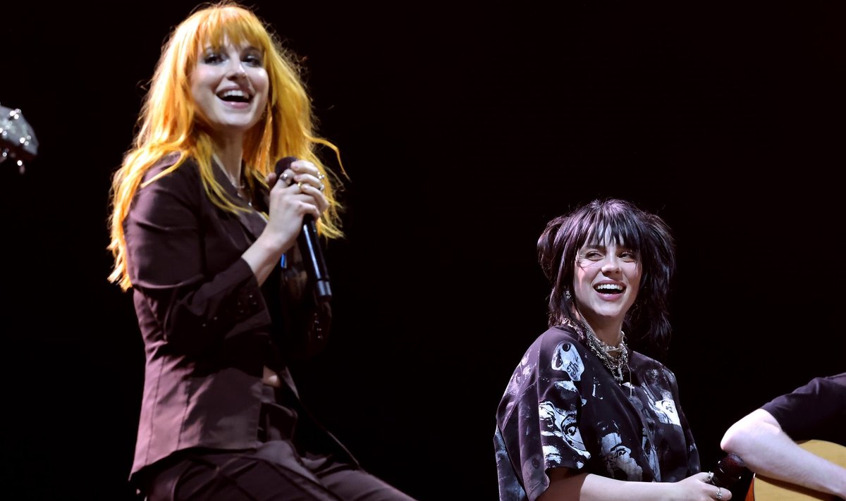 Billie Eilish (paremal) ja Paramore’i laulja Hayley Williams.