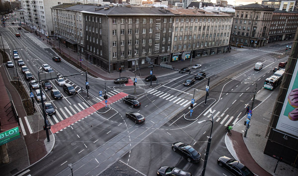 Omandid Narva maantee ja Pronksi tänava ristmikul Tallinnas novembris 2023