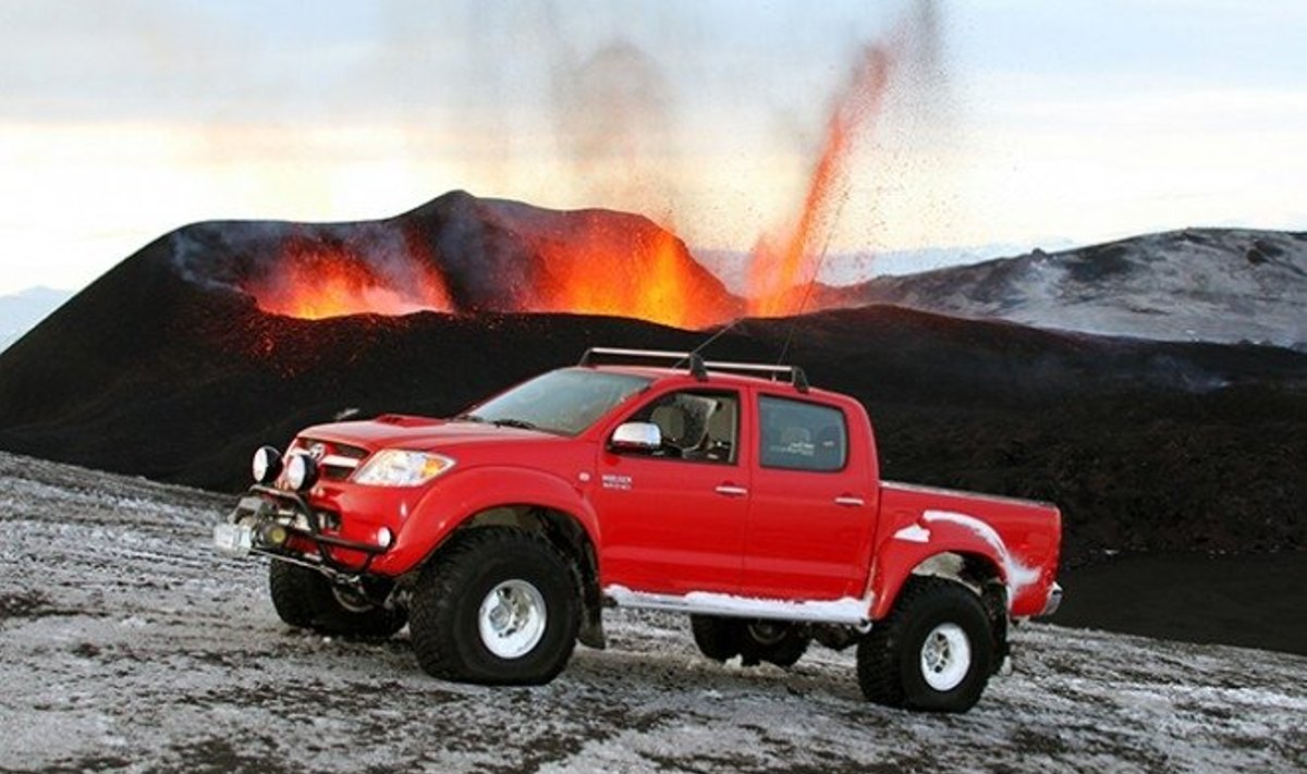 Top Geari Toyota Artic Truck Islandil vulkaanil
