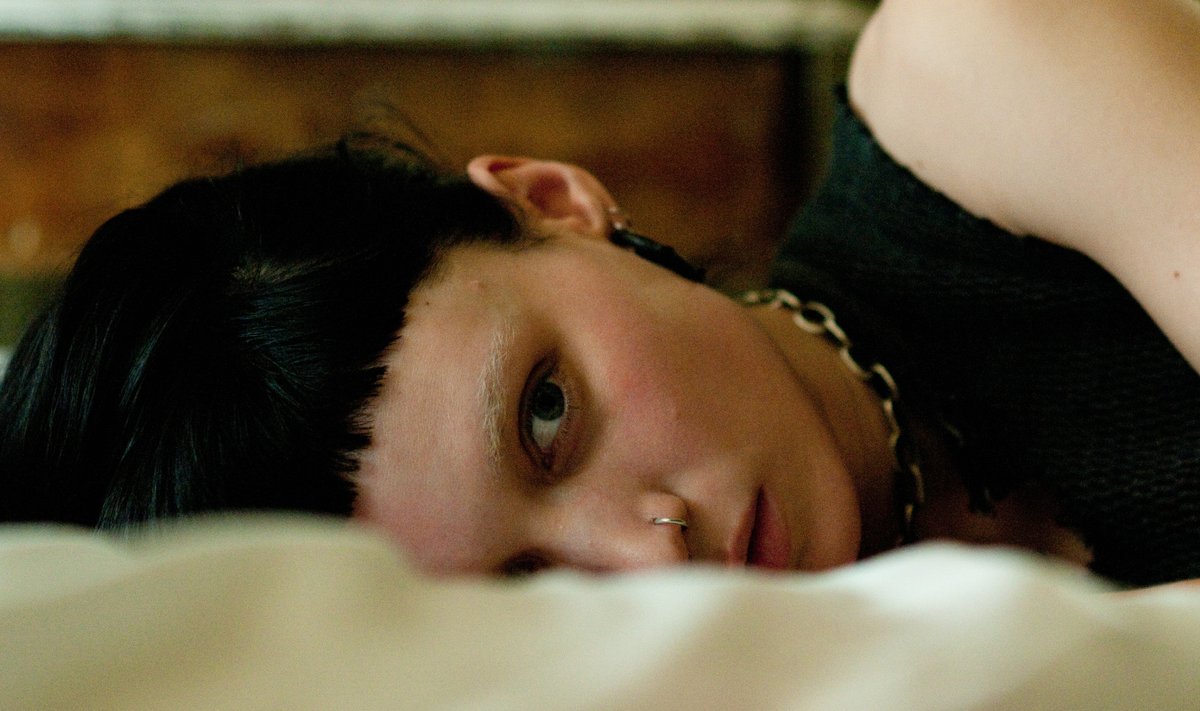 Ameeriklaste filmiversioonis kehastas Lisbeth Salanderi Rooney Mara.