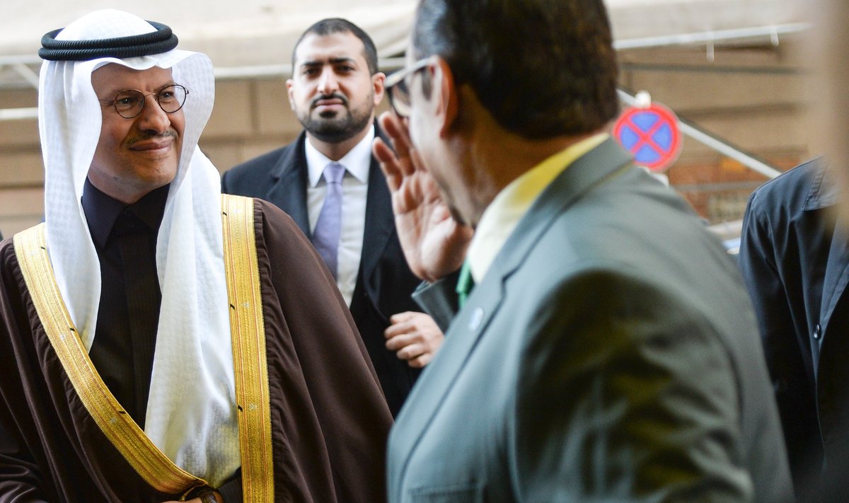 Saudi Araabia energiaminister Abdulaziz bin Salman OPECi kogunemisele saabumas. 