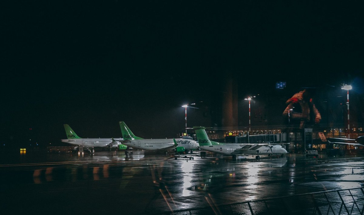 airBalticu lennukid Riia lennujaamas
