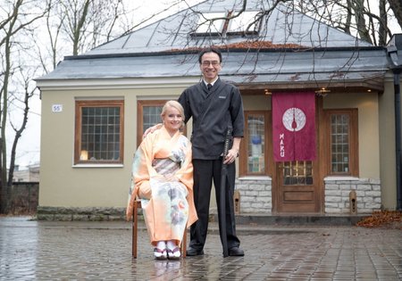 Jaapani restorani HAKU jaapanlasest restotanipidaja Shuichi Shiraishi ja tema eestlannast abikaasa Marju, EV 100, Haku