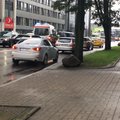 В центре Таллинна столкнулись автомобиль и микроавтобус, пострадал человек