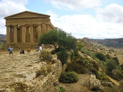 Templite oru Apollo tempel on hoopis mäe otsas.