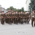 Sõjakooli kadetid ja õppurid alustavad õppeaastat jalutuskäiguga Tartu kesklinnas