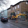FOTOD: Põhja-Tallinnas asuva Tööstuse tänava alt libises pinnas ära, liiklus on häiritud