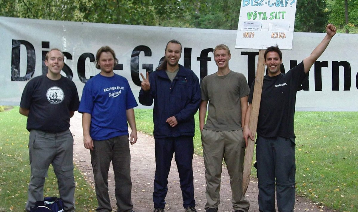 Raul Mägedik, Teet Saaberg, Ott Rätsep, Karl Müürsepp ja William Vesilind 2003. aastal turniiril William Vesilind Disc Golf Invitational
