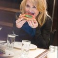 FOTOD: Tervislikku toitumist jumaldav Madonna ahmib pitsat