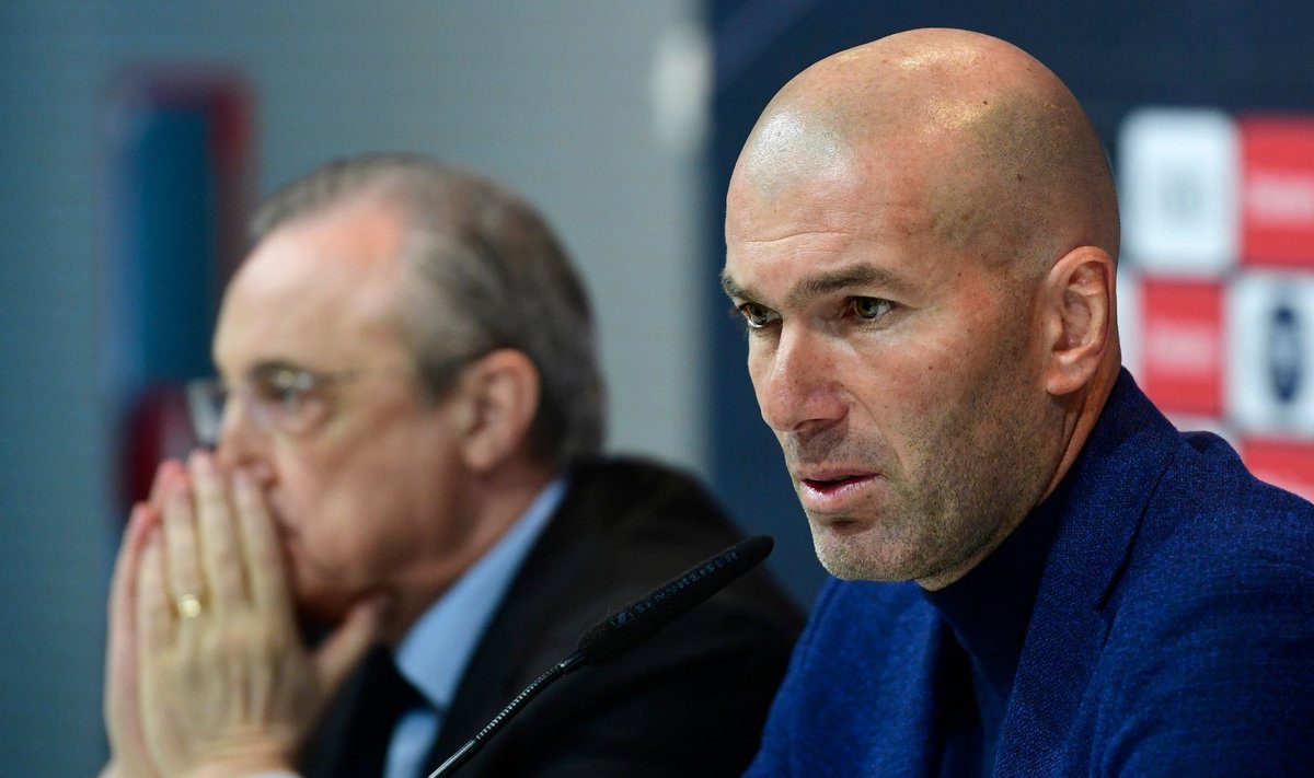 Zinedine Zidane pressikonverentsil
