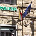 В Вильнюсе мужчина вывесил советский флаг из окна квартиры 