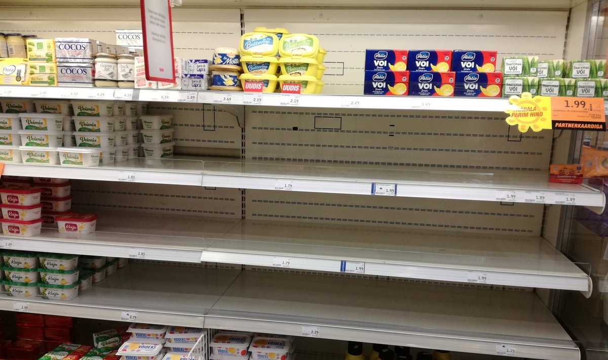 Foto on ühes kaupluses tehtud eile: lettidel haigutab tühjus.