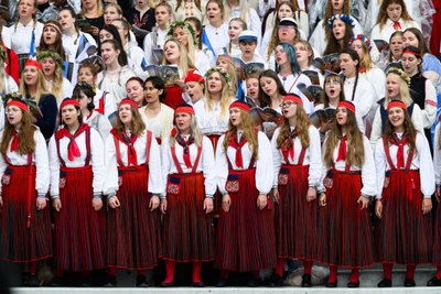 XIII noorte laulu- ja tantsupidu „Püha on maa“