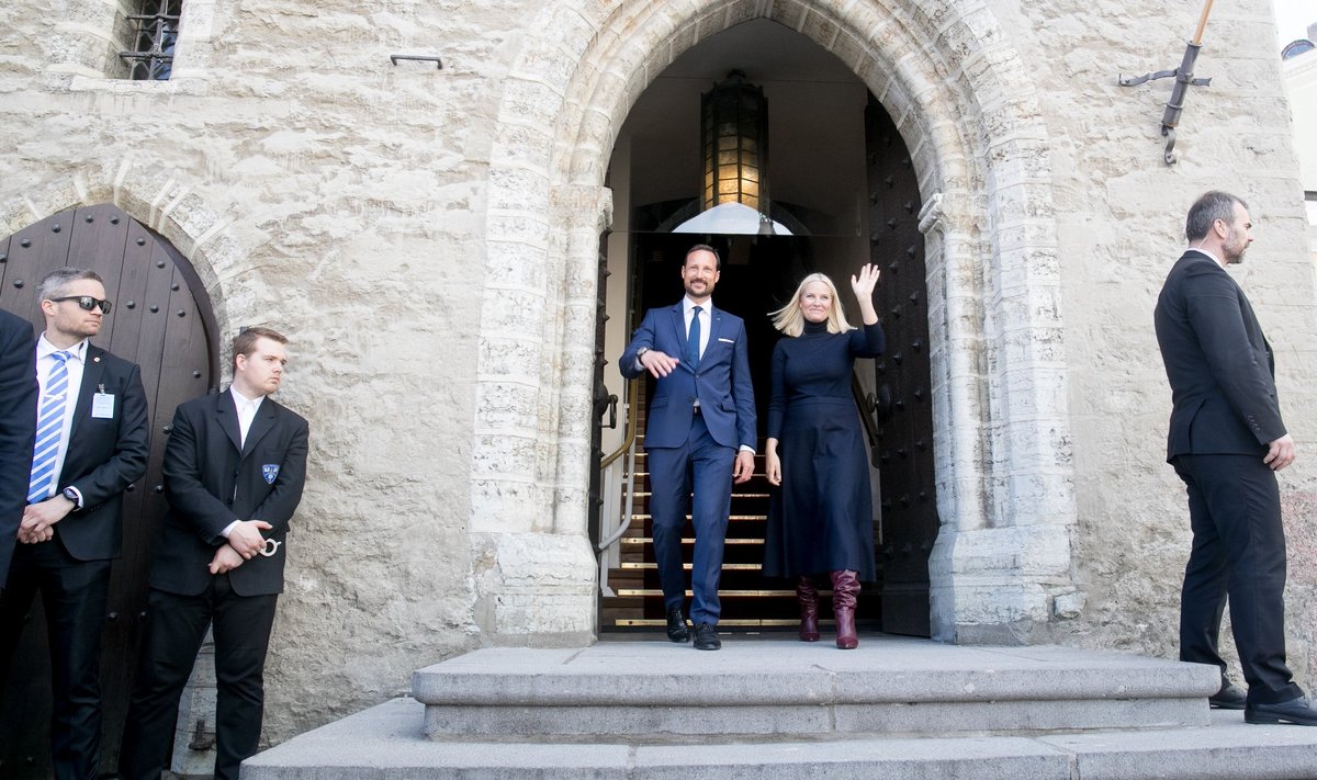 EESTIS KÜLAS Norra kroonprints Haakon ja kroonprintsess Mette-Marit väisasid 2018. aastal riigivisiidil Tallinna raekoda. 