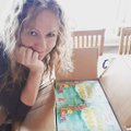 KLÕPS | Inga Lunge näitab oma trükisooja lasteraamatut: olen maailma kõige uhkem ja õnnelikum!
