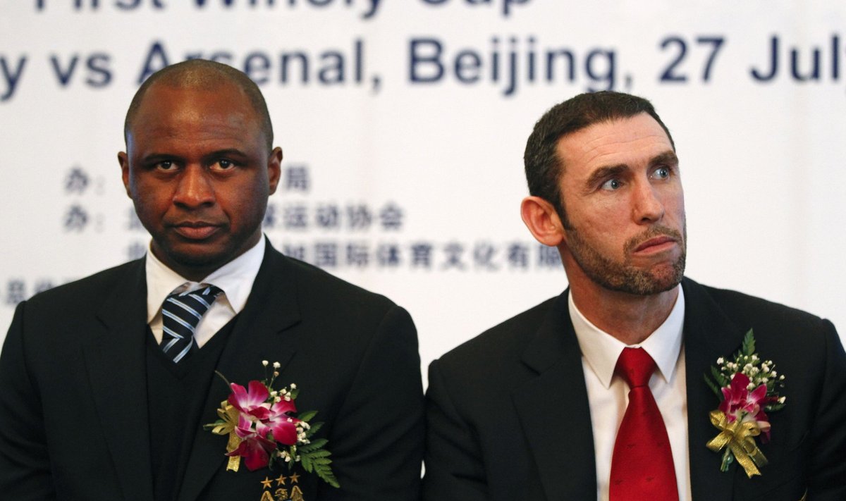 Martin Keown (paremal) koos teise Arsenali legendi, Prantsusmaa koondise keskväljamehe Patrick Vieiraga.