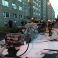 ФОТО И ВИДЕО: Ночью в Ыйсмяэ разом полыхали семь машин, три уничтожены полностью