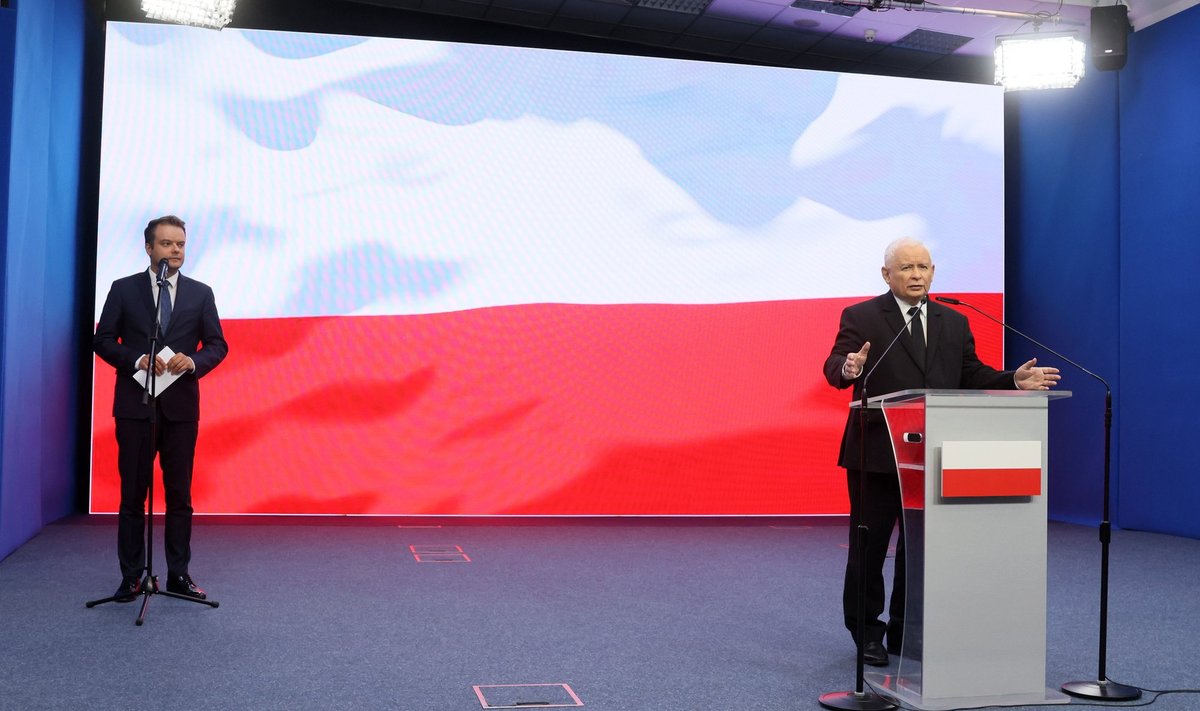 Võimupartei juhi Jarosław Kaczyński (paremal) sõnul juhitakse opositsiooni Berliinist.