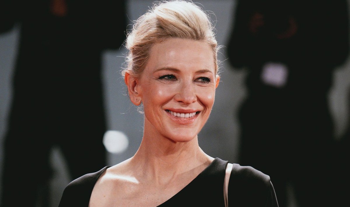 Cate Blanchett Veneetsia filmifestivalil, kus ta pälvis rolli eest filmis Tár“ parima naispeaosatäitja autasu.