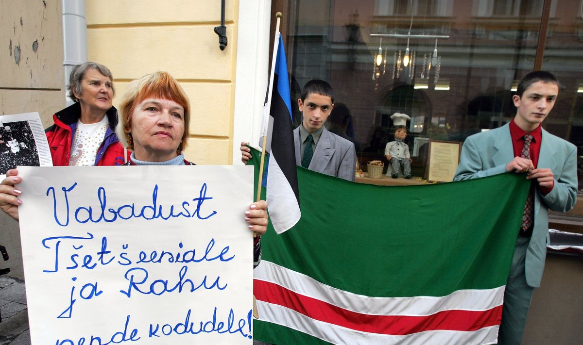 Meeleavaldus Tallinna Vene saatkonna ees 2006. aastal