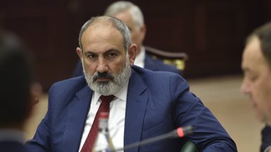 Armeenia peaministri sõnul sõjategevust ei alustata, rahvas on kogunenud valitsushoone ette protestima