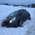 Потребность в автопомощи возрастает: машины все чаще приходится вытаскивать из снега