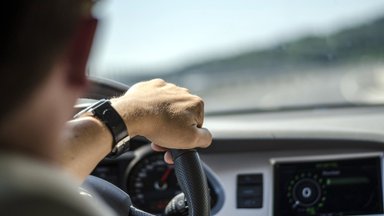 „Chat on pidevalt punane!“ Tülpinud mees ei tunne end enam armsama, vaid autojuhina: tunne on selline, et mind kasutatakse ära