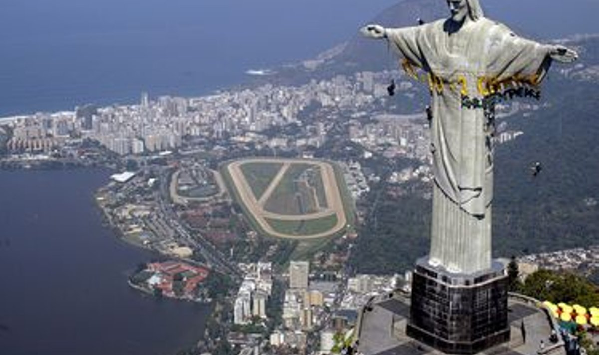 Lunastaja Jeesuse Kristuse kuju Rio de Janeiro kohal kõrgumas