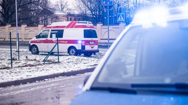 Valgamaal sõitis auto teelt välja, haiglasse toimetati 7-aastane laps