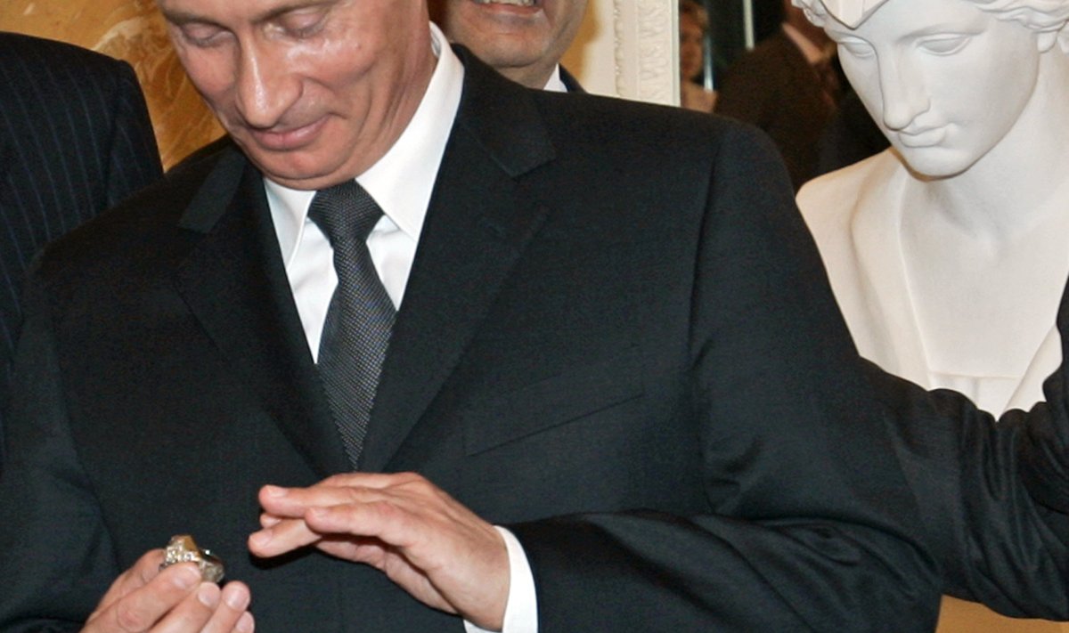 Vladimir Putin "varastatud" sõrmusega